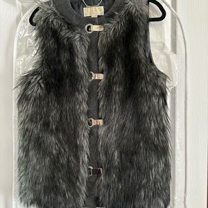 Michael Kors ❤️ Faux Fur Vest Women’s Size Large $450.
~Never Worn~